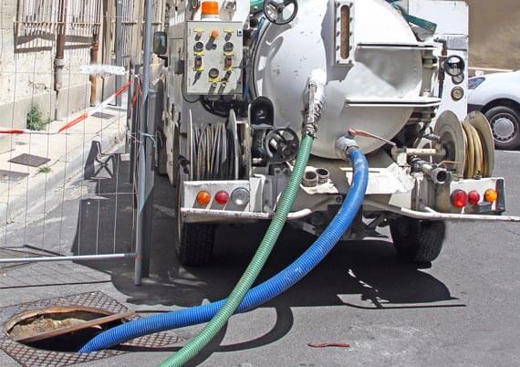 Vidange, services d'assainissement pour canalisations